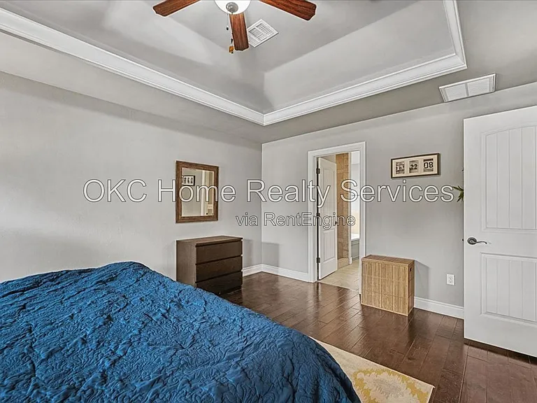 625 NE 23rd St — Photo 21