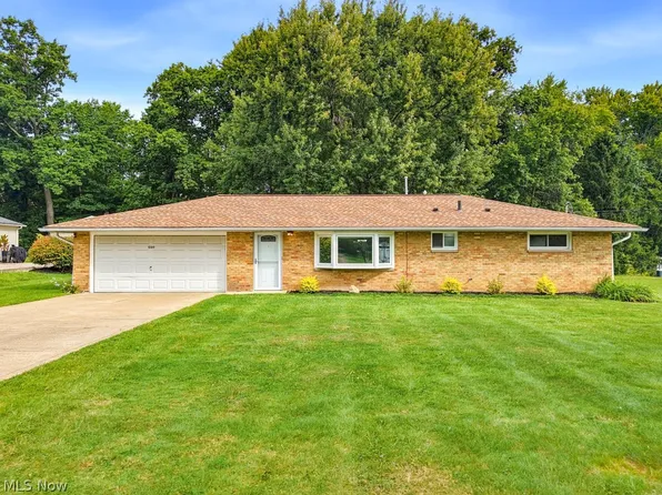1389 Laurel Dr, Macedonia, OH 44056