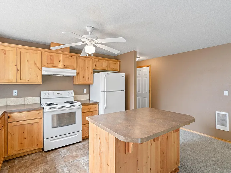 446 Corinne Dr — Photo 7