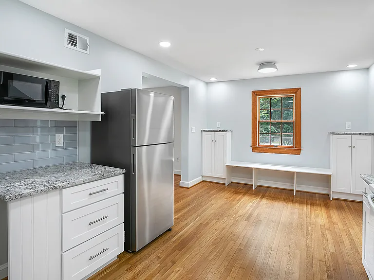 244 N Columbus St — Photo 10