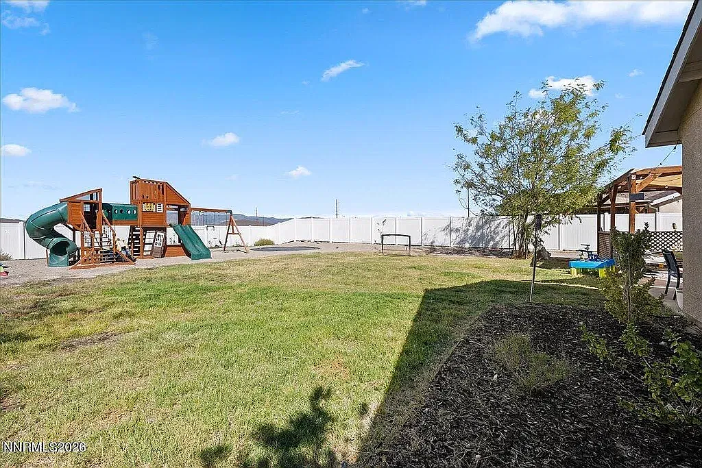 3 bed, 1640 sqft, $2,498 — Photo 4