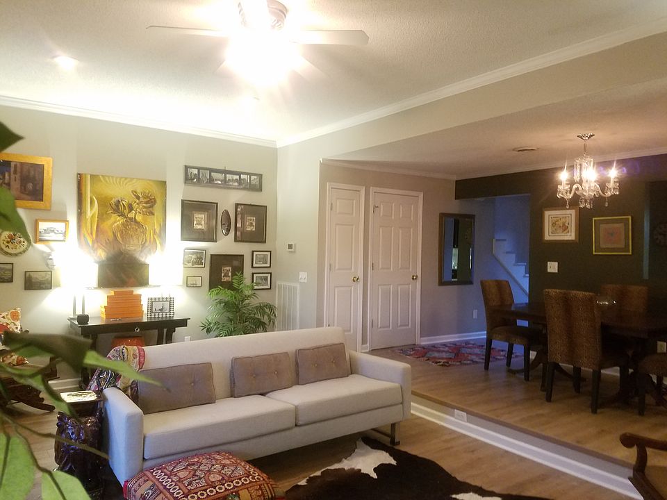 1st image of 45 Oak Leaf Cir