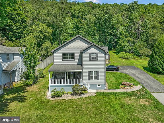 2nd image of 14 Hillside Rd
