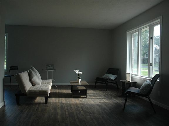 4th image of 803 Clemens Dr