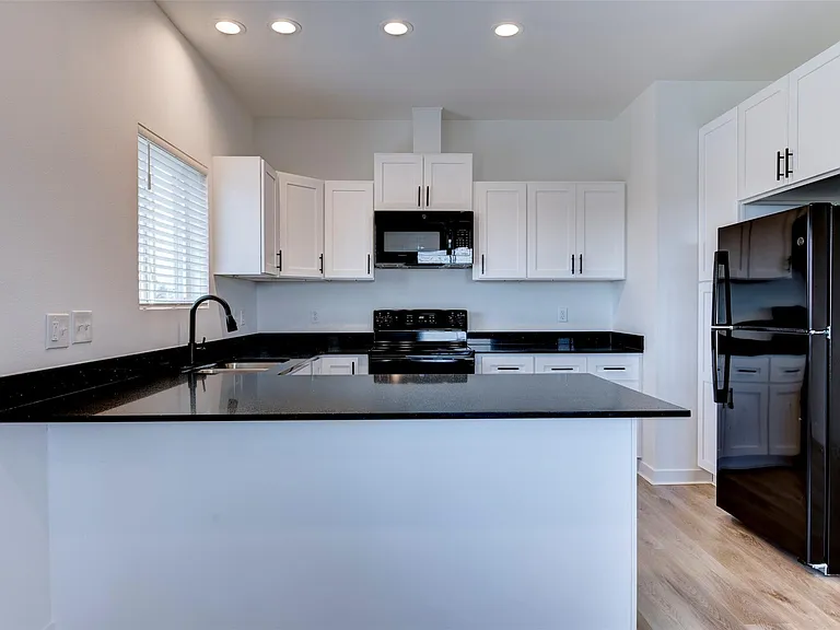 175 W 6th St #C — Photo 2