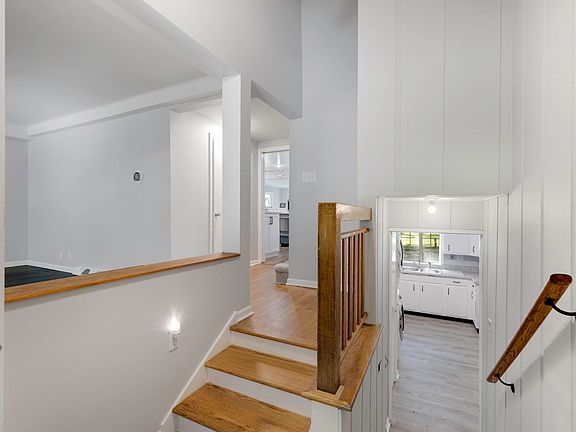 3rd image of 52 Deerpath Rd