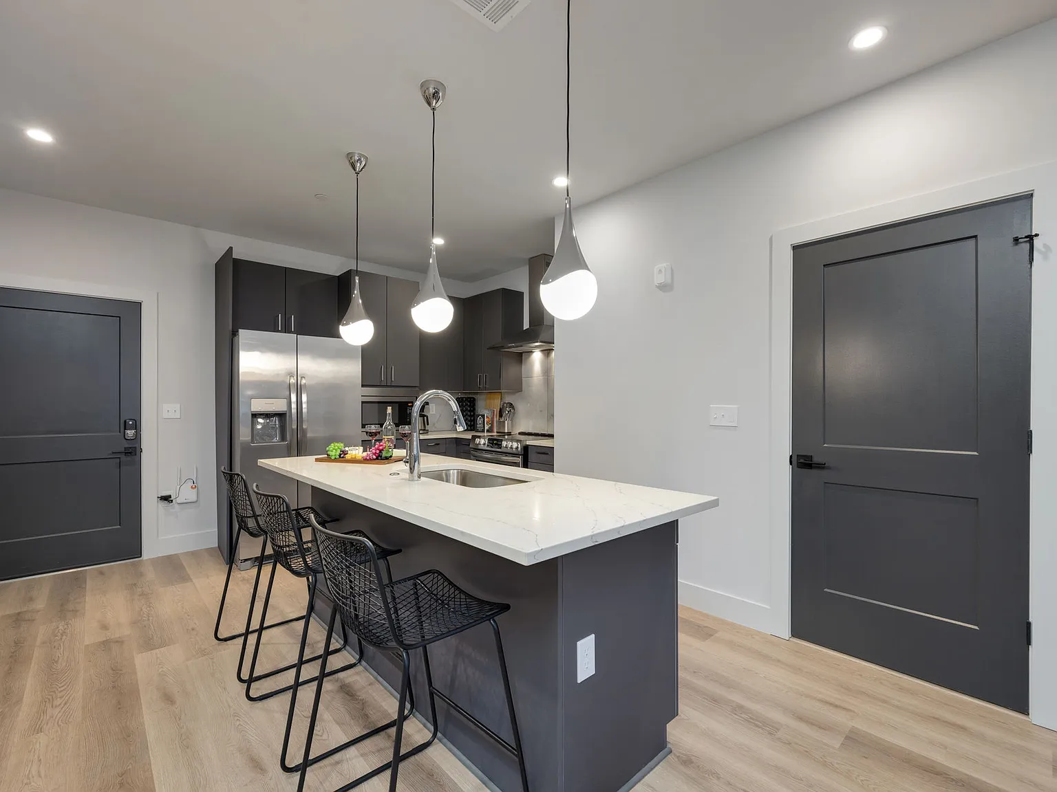 2 bed, 870 sqft, $3,250 — Photo 4