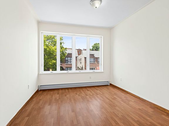 2nd image of 119 Bay 8th St #2