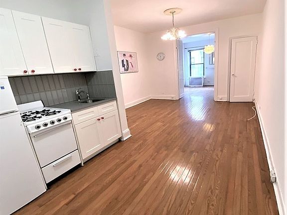 3rd image of 211 E 88th St #3CC