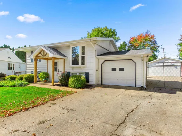 124 Lynnhaven Dr, Washington, IL 61571