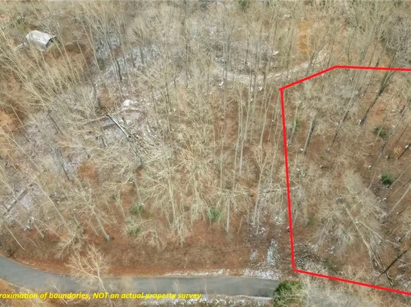 35 Forest Dr, Travelers Rest, SC 29690