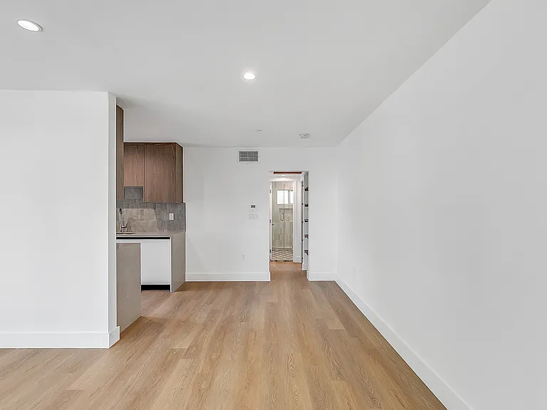921 N Gardner St — Photo 6