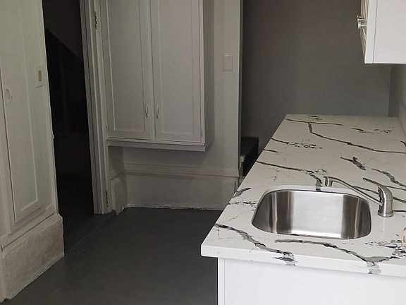 4th image of 207 Woodrow St