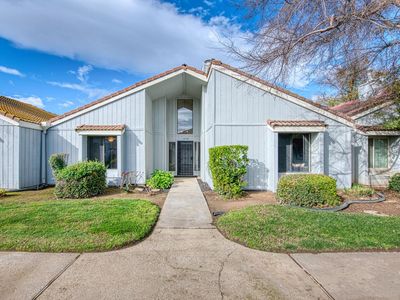1876 Cougar Ln, Clovis, CA, 93611