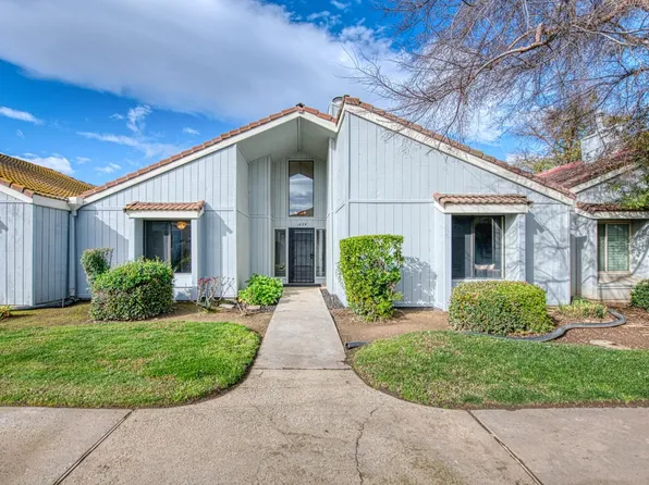 1876 Cougar Ln, Clovis, CA 93611