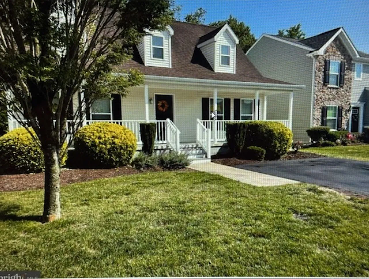 3 bed, 2.5 bath, 2128 sqft, $2,100 — Photo 1
