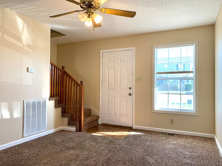 811 Flyer Ct — Photo 2
