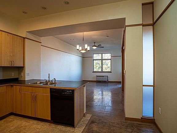 4th image of 2205 Ashland St #205