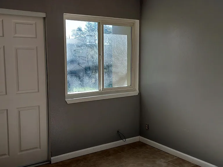 716 Northfield Dr #B — Photo 2