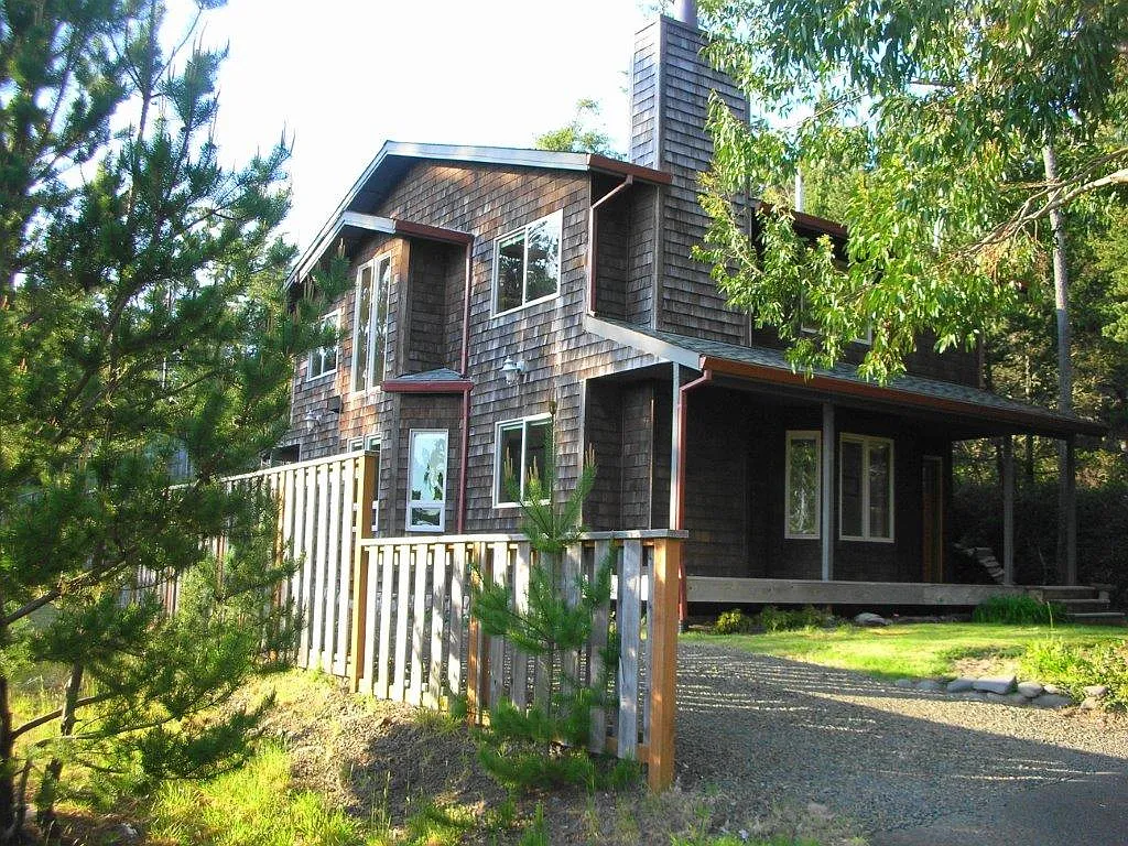 829 Oak St photo 1