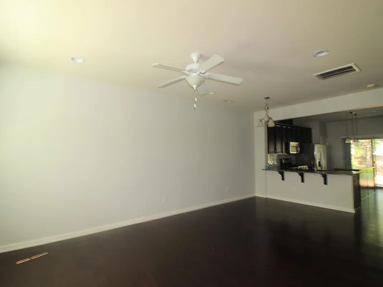 73 Pocono Dr — Photo 2