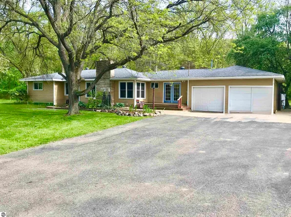 700 & 702 E Remus Rd, Mount Pleasant, MI 48858
