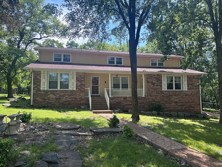 161 Country Club Dr — Photo 2