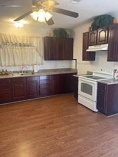 3 bed, 1.5 bath, 1200 sqft, $1,500 — Photo 3