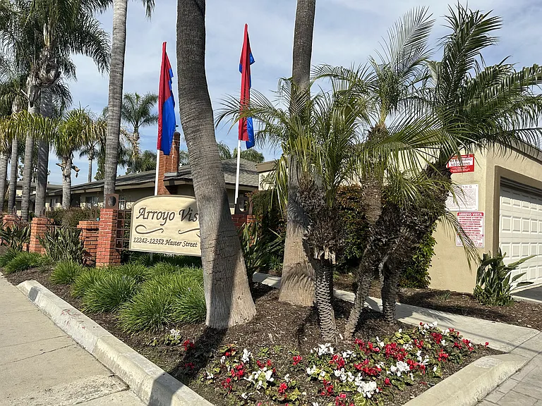 Arroyo Vista Apartments — Photo 2