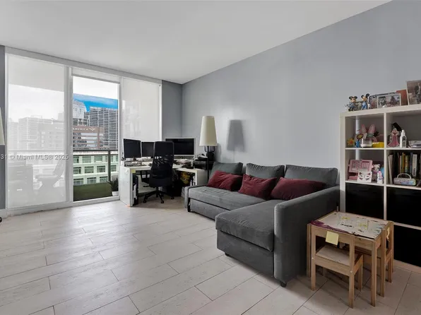 951 Brickell Ave APT 3801, Miami, FL 33131