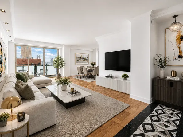 300 East 40th Street image 1 of 18