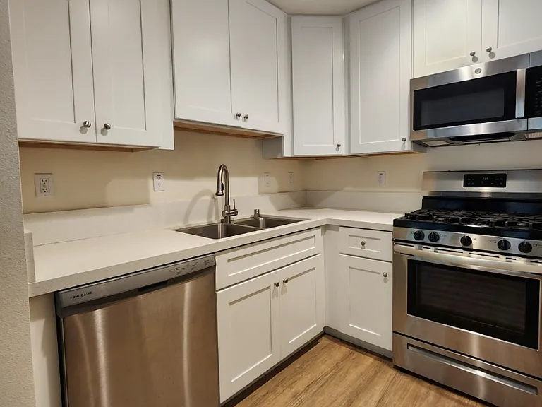 1541 S Bundy Dr #102 — Photo 6