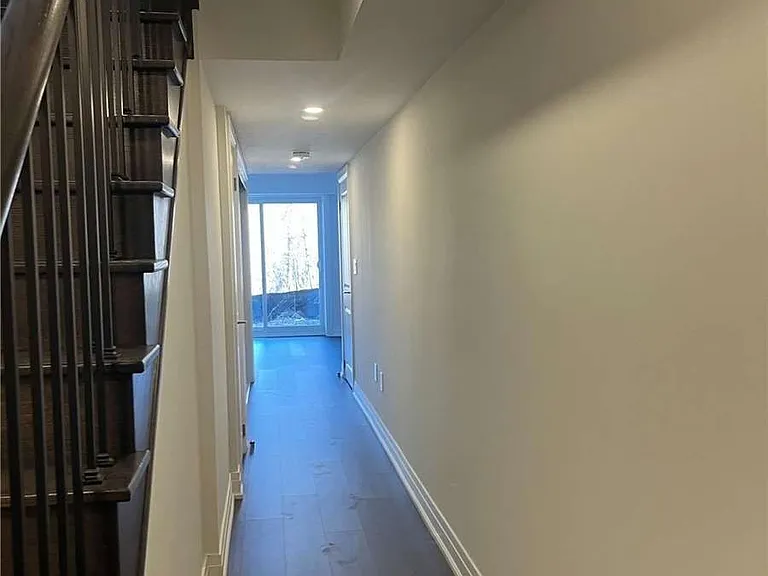 563 New England Ct W — Photo 19