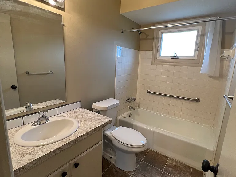 445 Shawmut Blvd NW — Photo 9