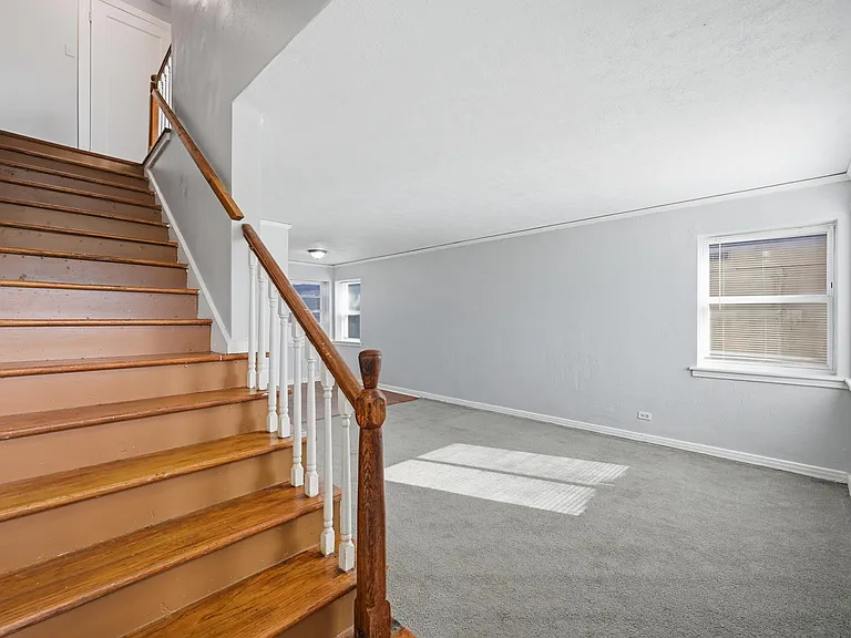 305 W Morton St — Photo 11