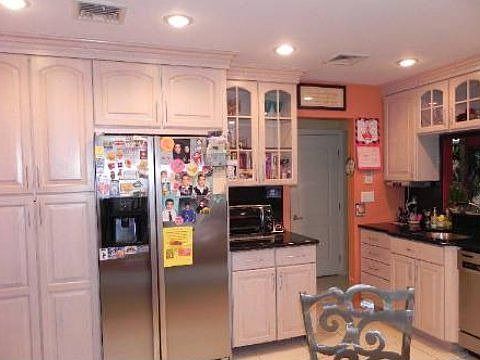 5th image of 17 Donna Ln