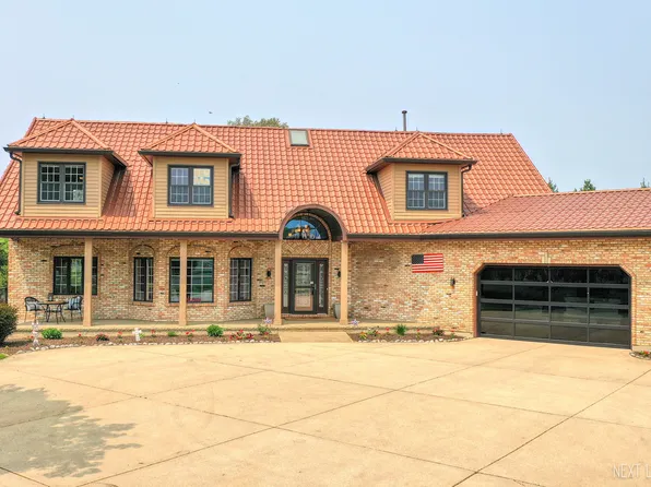 39W068 Seavey Rd, Batavia, IL 60510