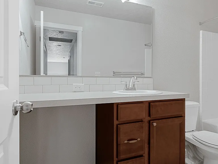 678 E Taper St — Photo 20