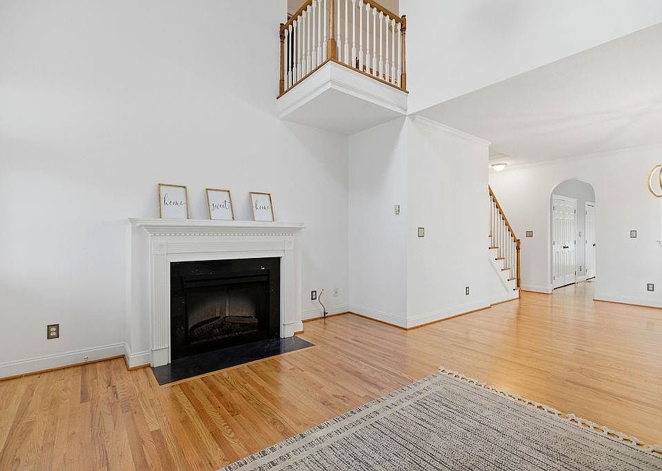 1st image of 47 Villa View Dr