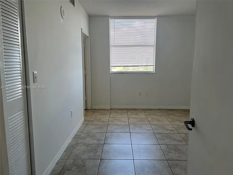 1 Glen Royal Pkwy #1112 — Photo 8