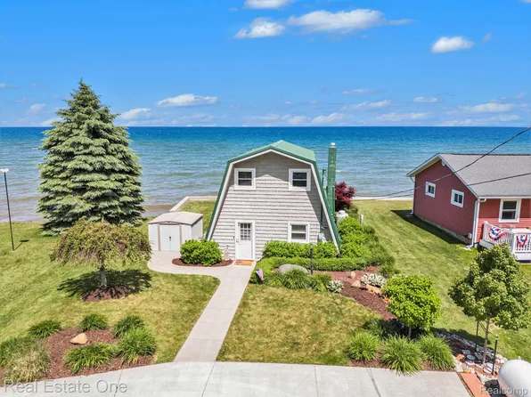 1445 Lakeside Dr, Harbor Beach, MI 48441
