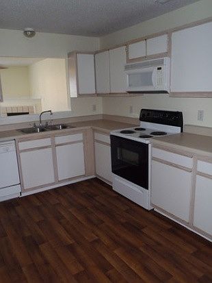 2nd image of 201 Meadowbrook Ln