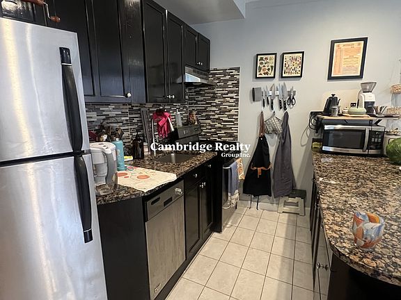 5th image of 516 Green St APT 1B