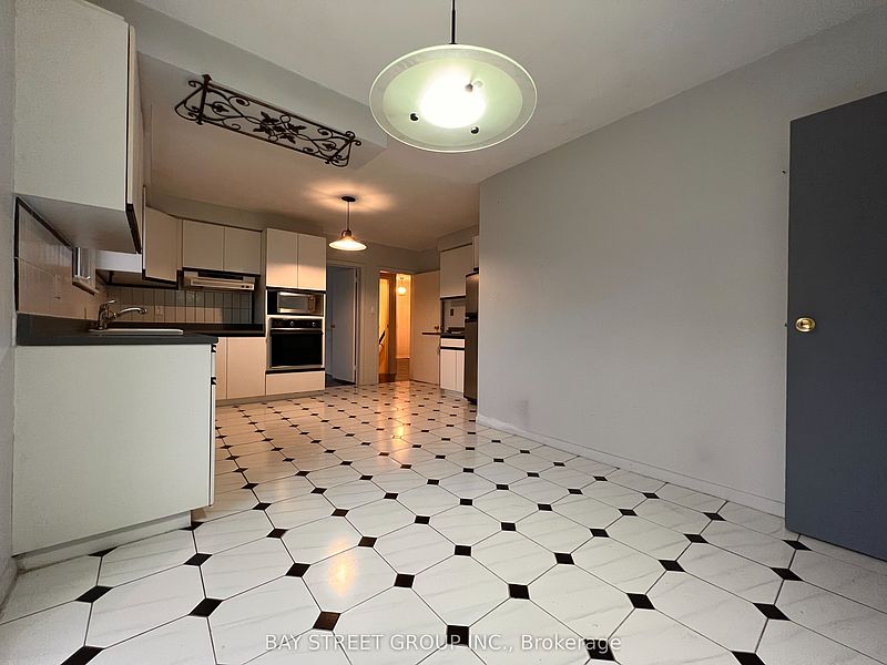 Toronto House for rent - 5 Bedrooms — photo 32