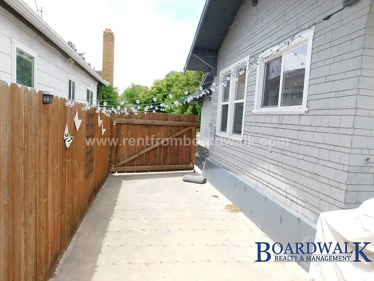 657 E Warnock Ave — Photo 9