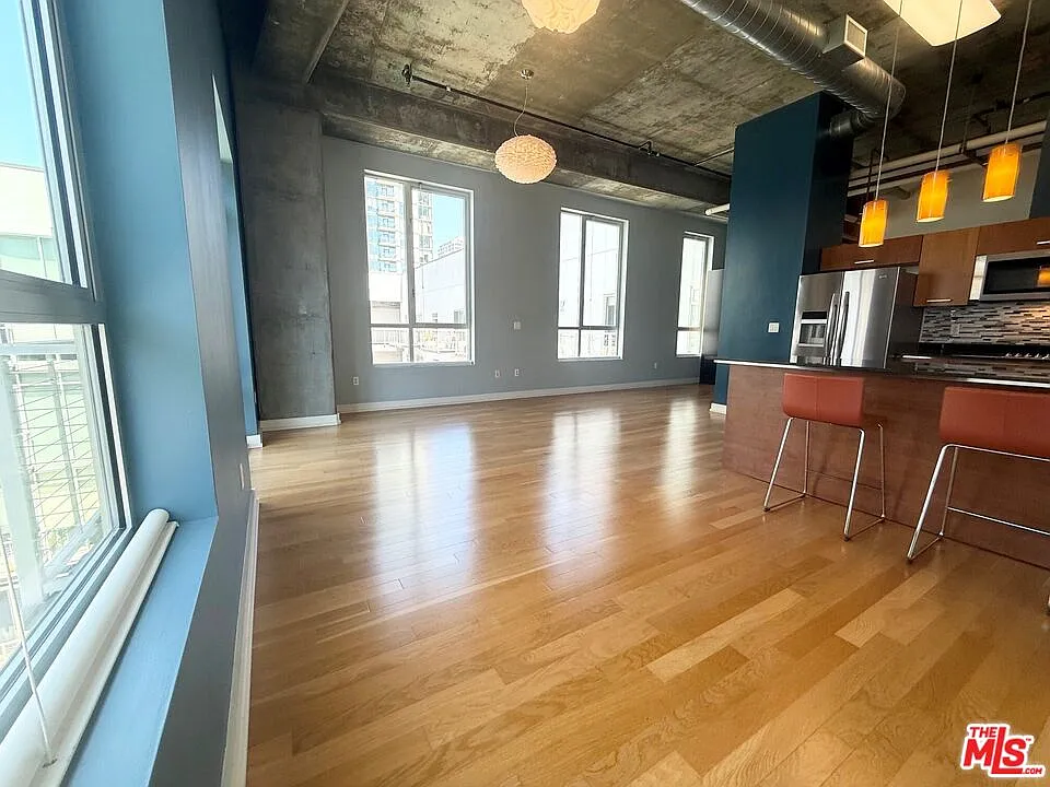 1 bed, 1.0 bath, 820 sqft, $2,950 — Photo 2