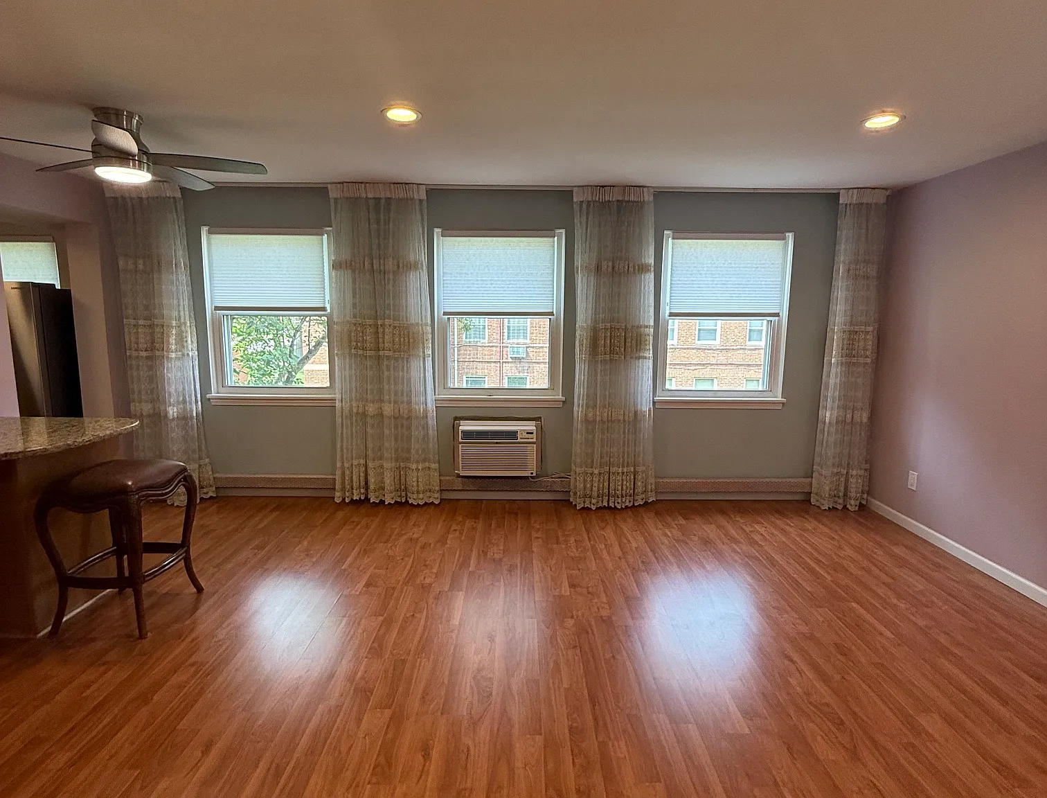 2 bed, 1100 sqft, $1,350 — Photo 2