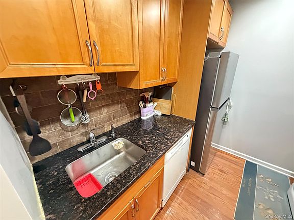 5th image of 3-31 Endeavor Place #B