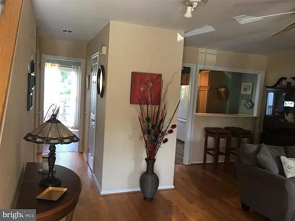 2nd image of 215 Cambridge Cir