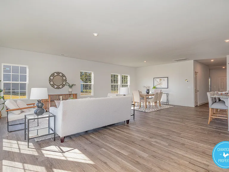 6748 Hardwick Ln — Photo 3